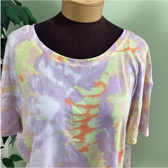 Tek Gear drop shoulder tee Woman’s size XLarge multi colored criss cross… - Picture 9 of 12